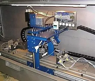 Aandrijving en besturing van een industriële productiemachine